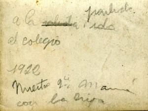 Mata Moyano con su mamá yendo al colegio